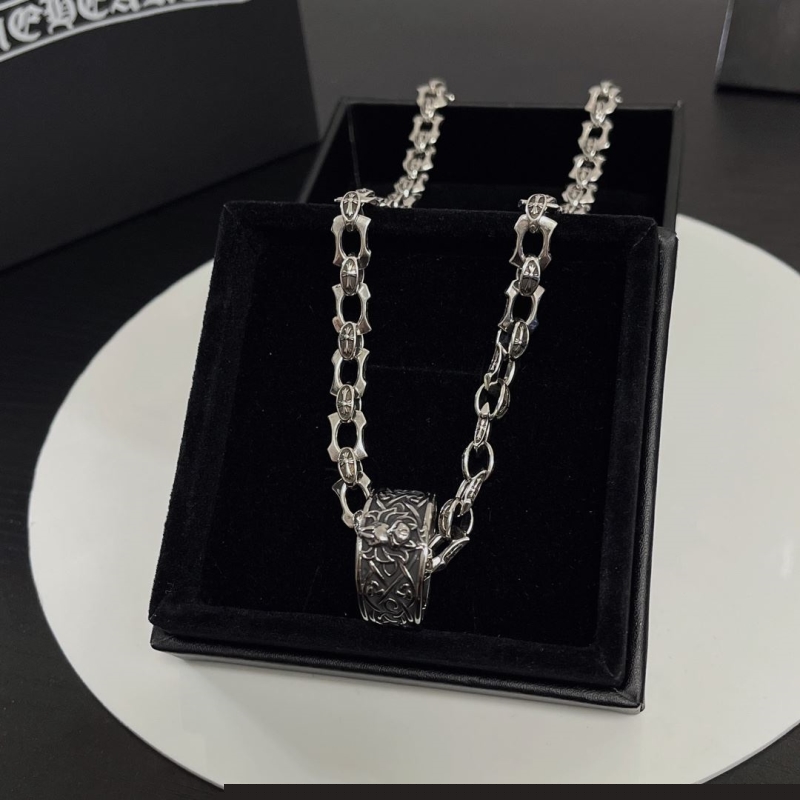 Ch**me He**ts necklaces